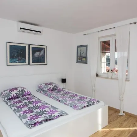 House Vista Old Town - Four Bedroom House With Terrace And Sea View A8