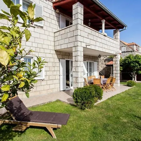 Apartment House Vista Old Town - Four Bedroom House With Terrace And Sea View A8 Cavtat